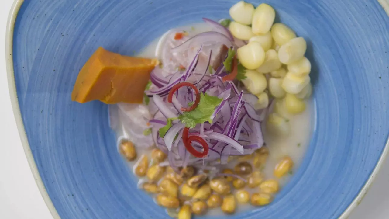 Cooking with Omar Malpartida, from Barra /M: this is how Thai ceviche is made