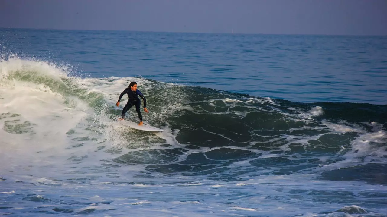 Puerto Chicama: il-ġenna tas-surfer li ma kontx taf tinsab fil-Peru (u għandha l-itwal mewġa fid-dinja)