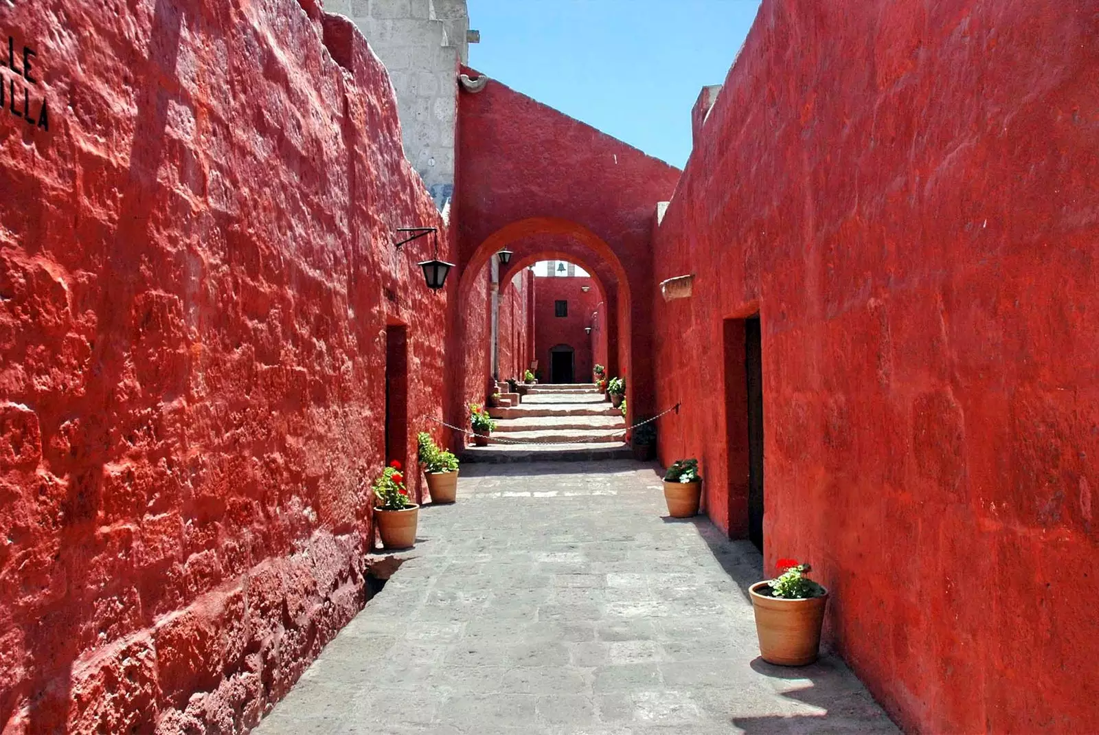 santa catalina manastırının kırmızı sokakları