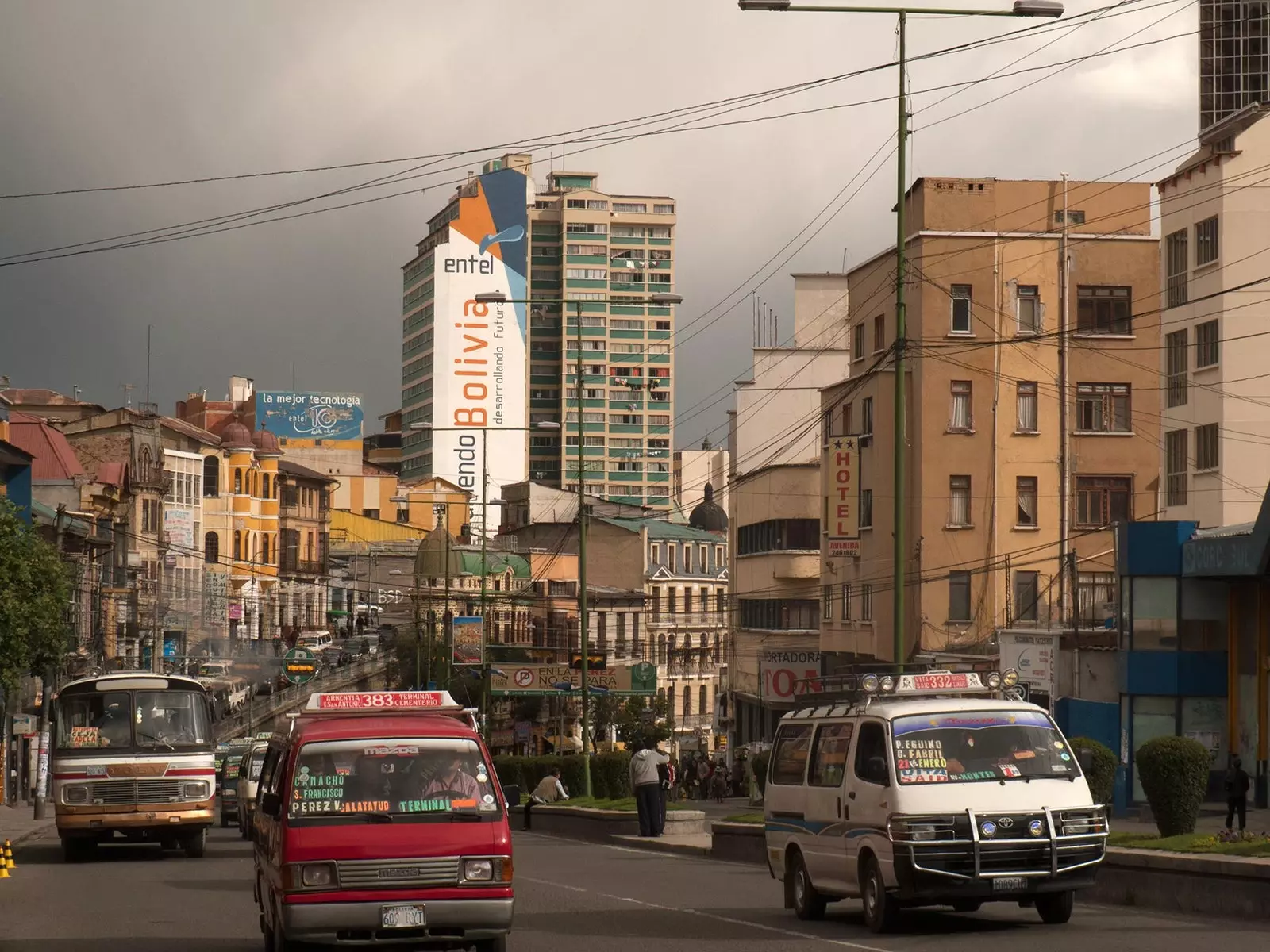 Varebilerne dominerer vejene i La Paz