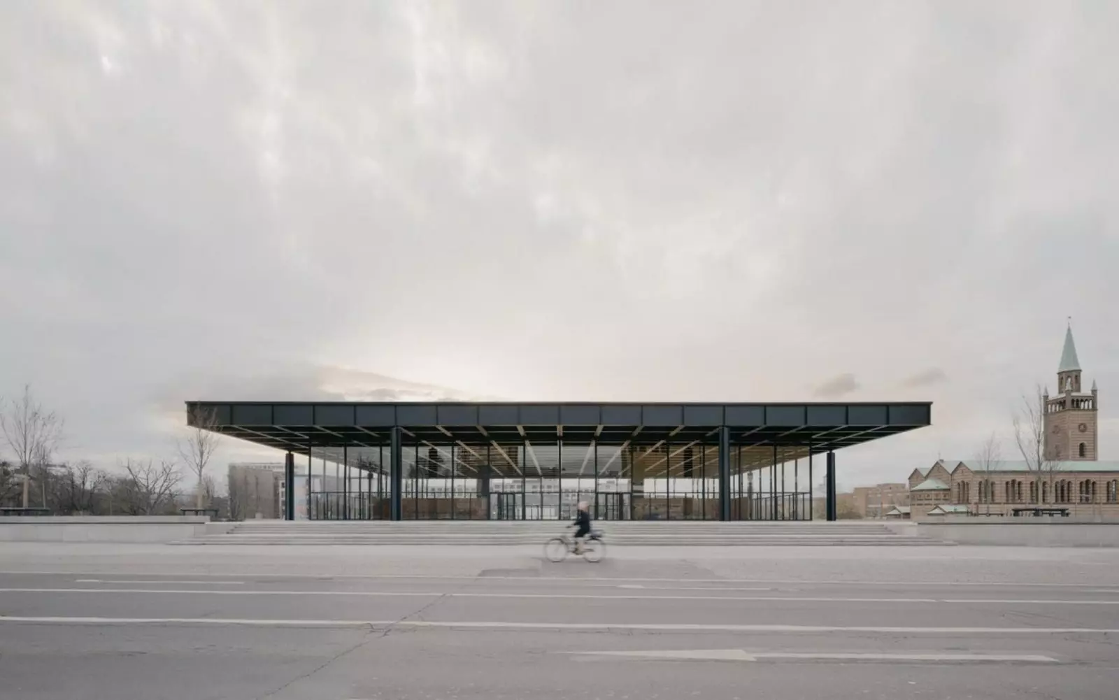 Tá an Neue Nationalgalerie reborn as a luaithreach