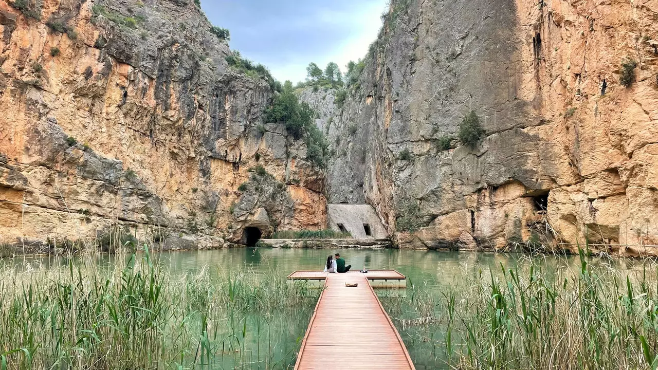 An Charco Azul de Chulilla: láthair fhótaigineach idir gorges an Turia