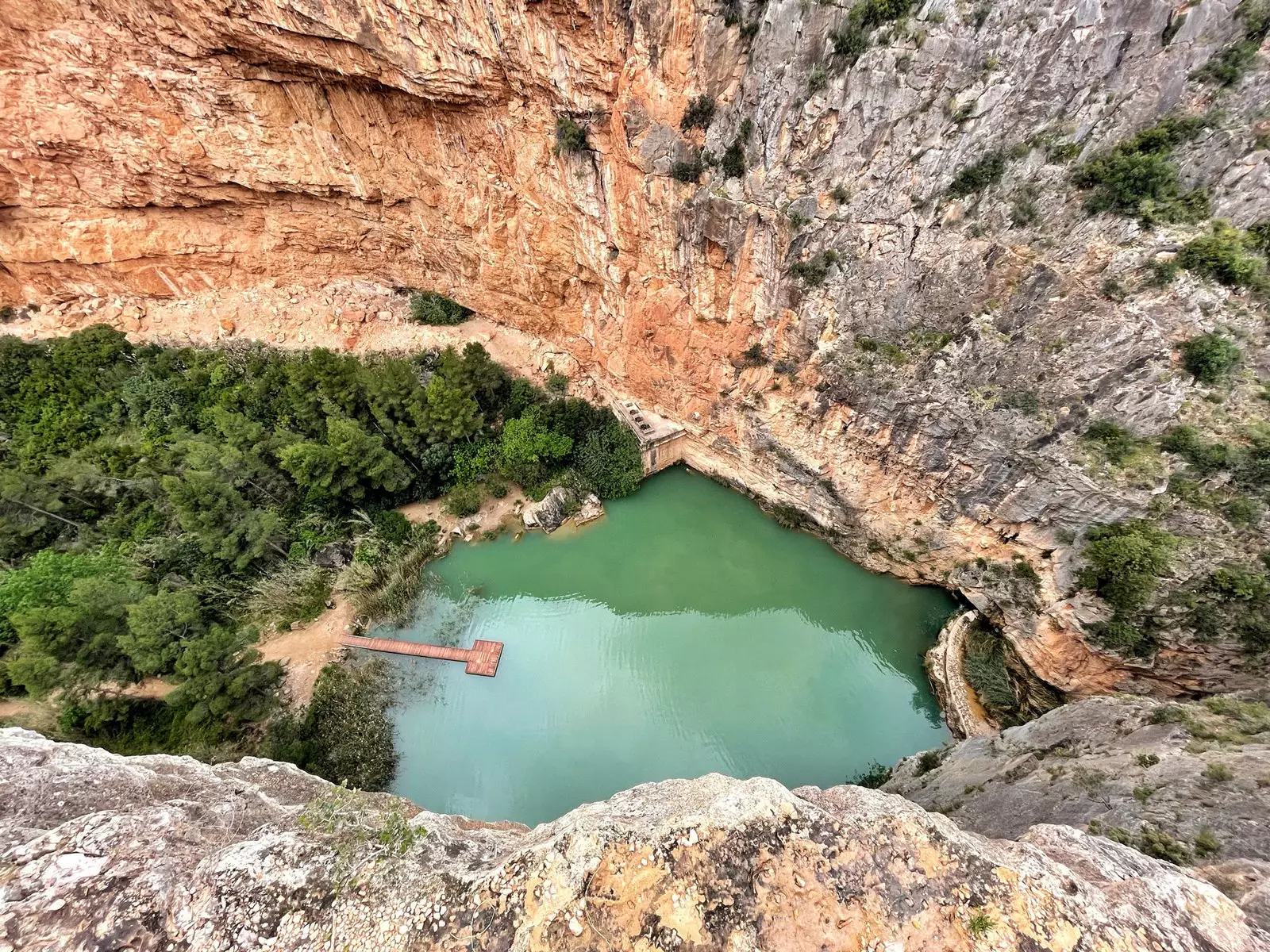 Pozzanghera blu di Chulilla