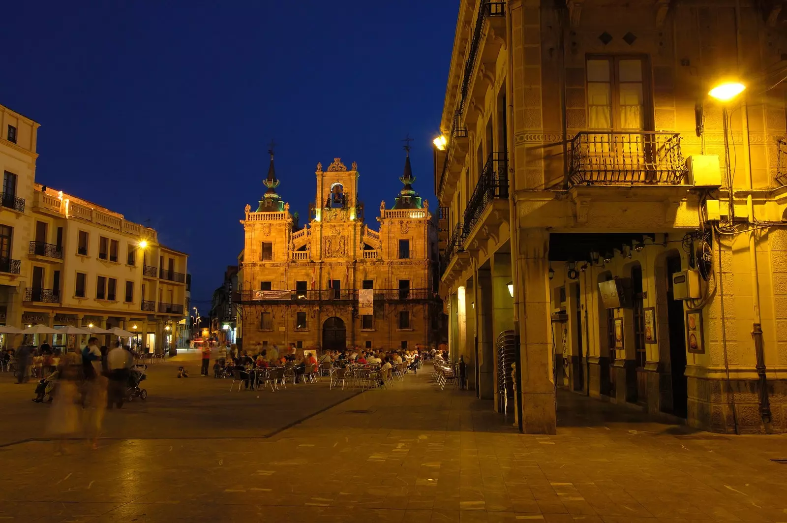 Rotušė ir Astorga Leono aikštė.