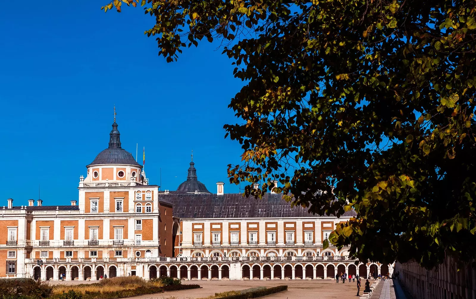 Aranjuez níos faide ná mar a deir na treoraithe