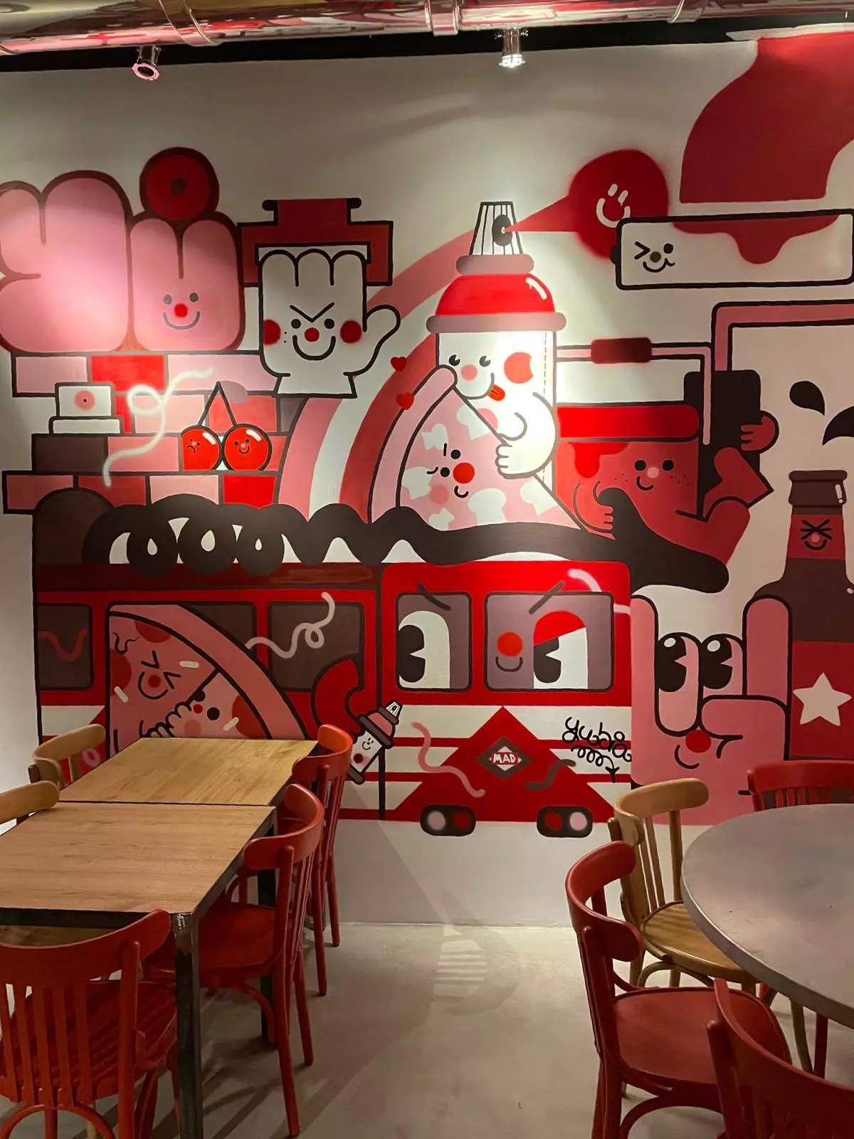 The walls of Can Pizza decorated by the graffiti artist Yubia.