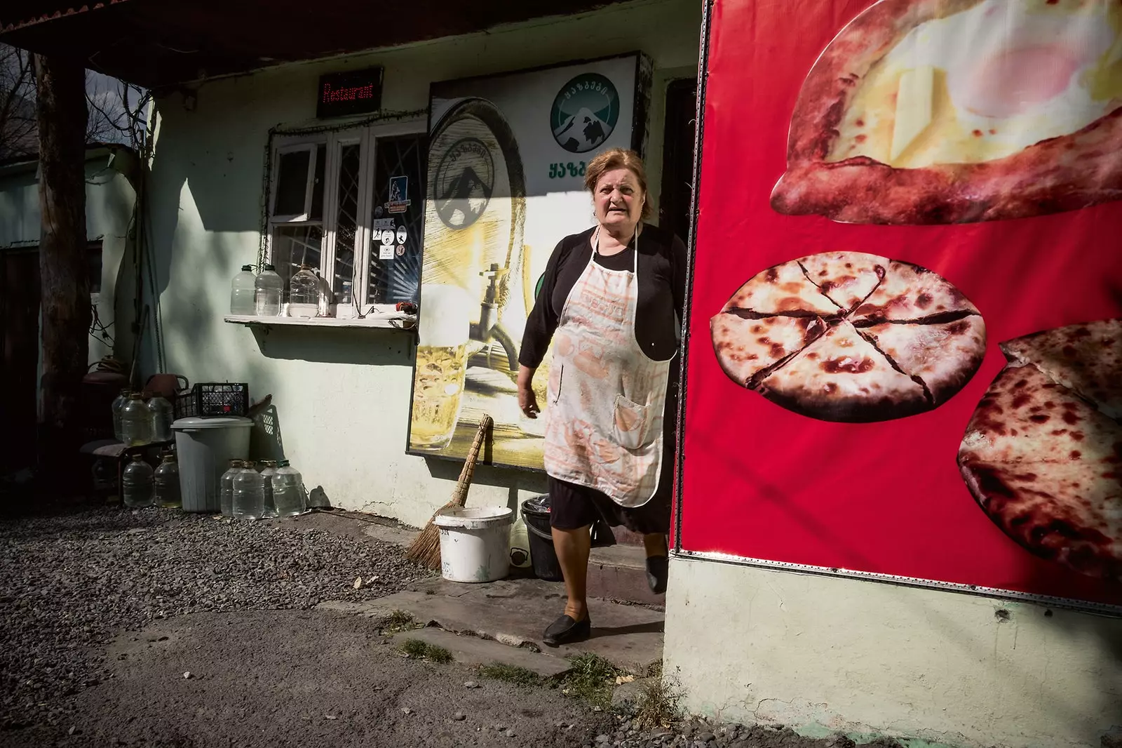 Xaçapuris restoranı gürcü pizzası