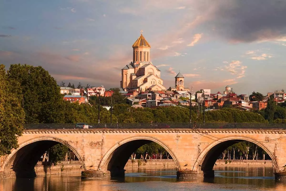 Sólsetur í Tbilisi Georgíu.