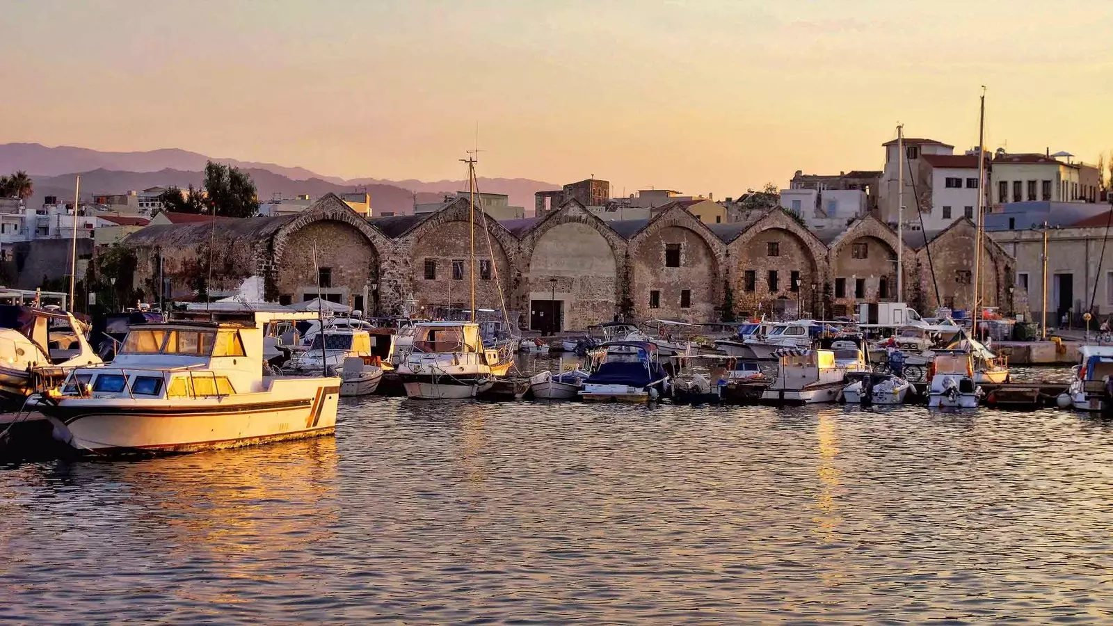 Déi al shipyards vun Chania