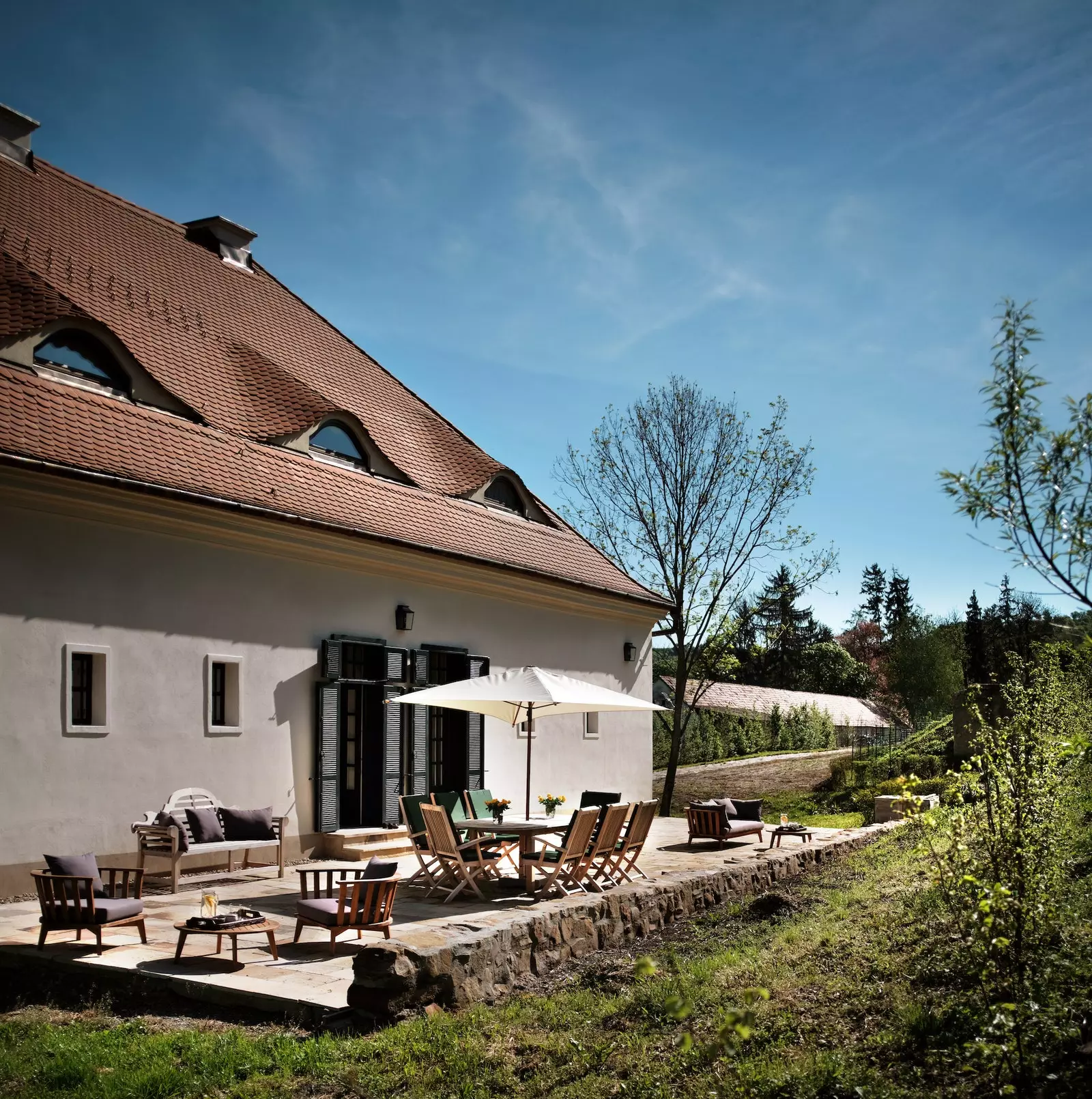 Terrass vun Caretaker d'Haus Bethlen Estates Transylvanien Rumänien.