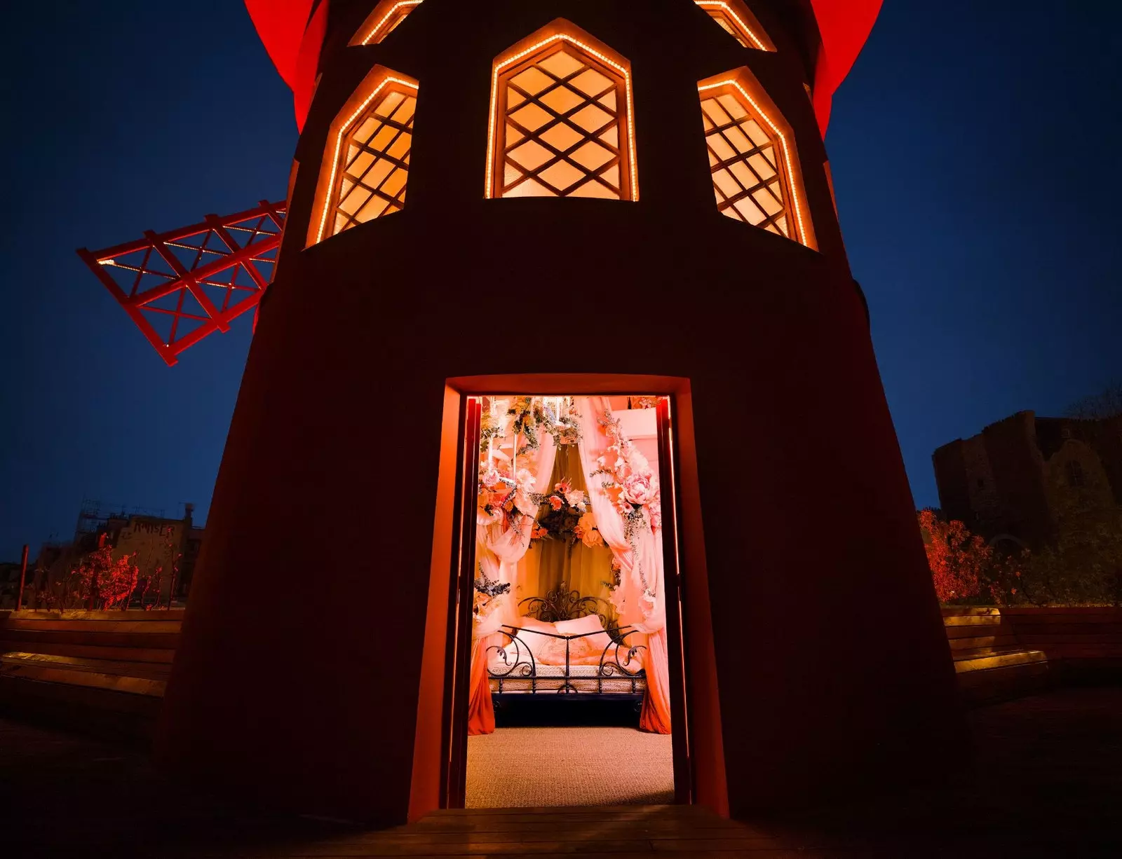 Moulin Rouge Airbnb