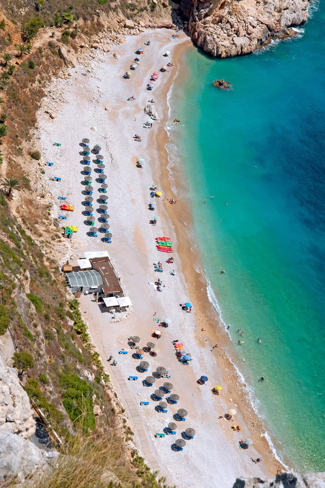 Cala del Moraig Benitachell Costa Blanca'nın havadan görünümü