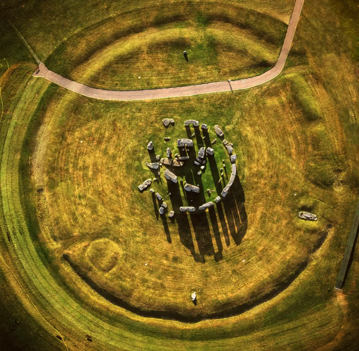 mduara wa uchawi wa megalithic stonehenge