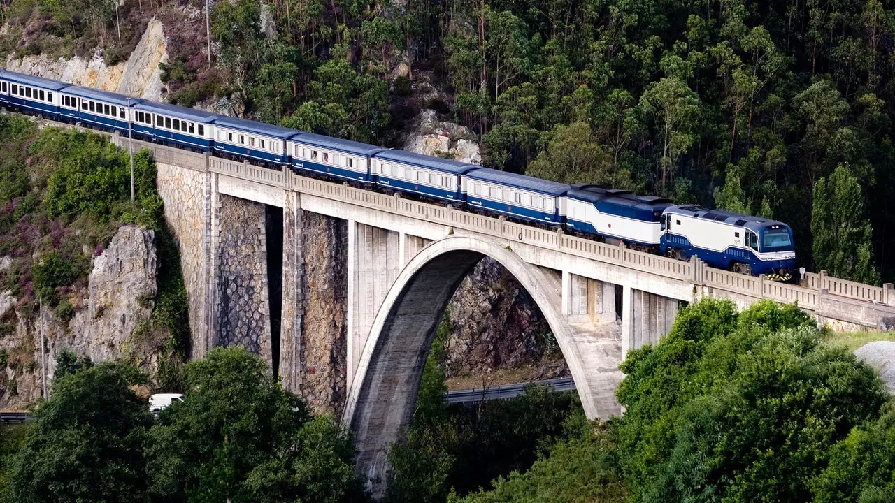 Renfe 관광 열차가 돌아왔습니다(가장 매력적인 몇 가지 추가)