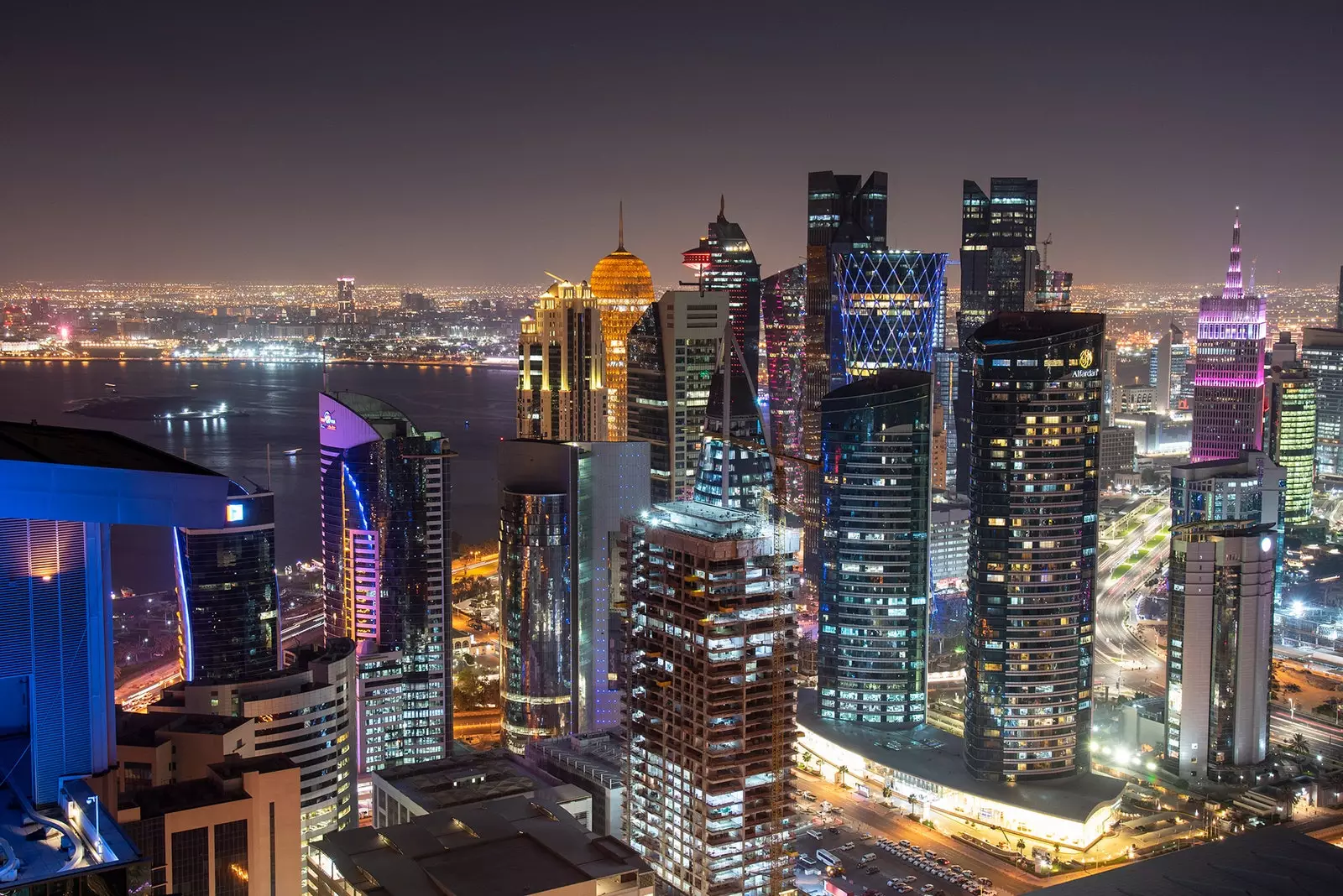 Widok na zatokę West Bay z hotelu JW MARRIOT MARQUIS