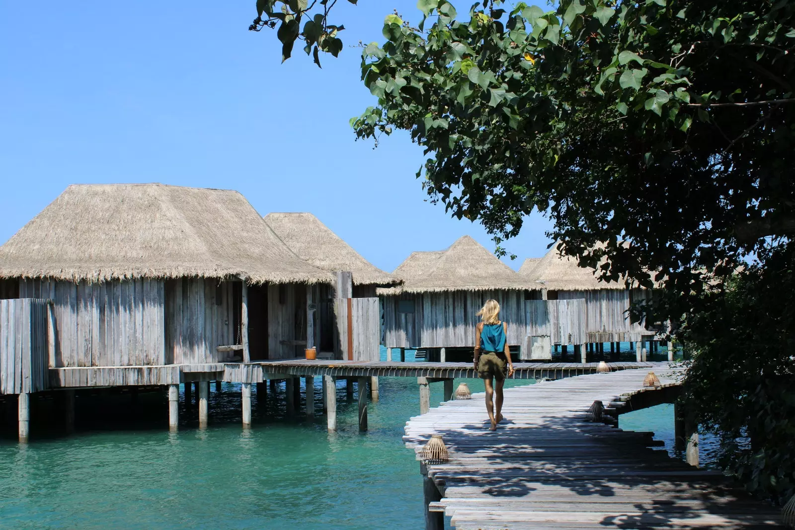 Song Saa's Overwater Villas sinn eng luxuriéis Neiinterpretatioun vum Robinson Crusoe sengem Haus.