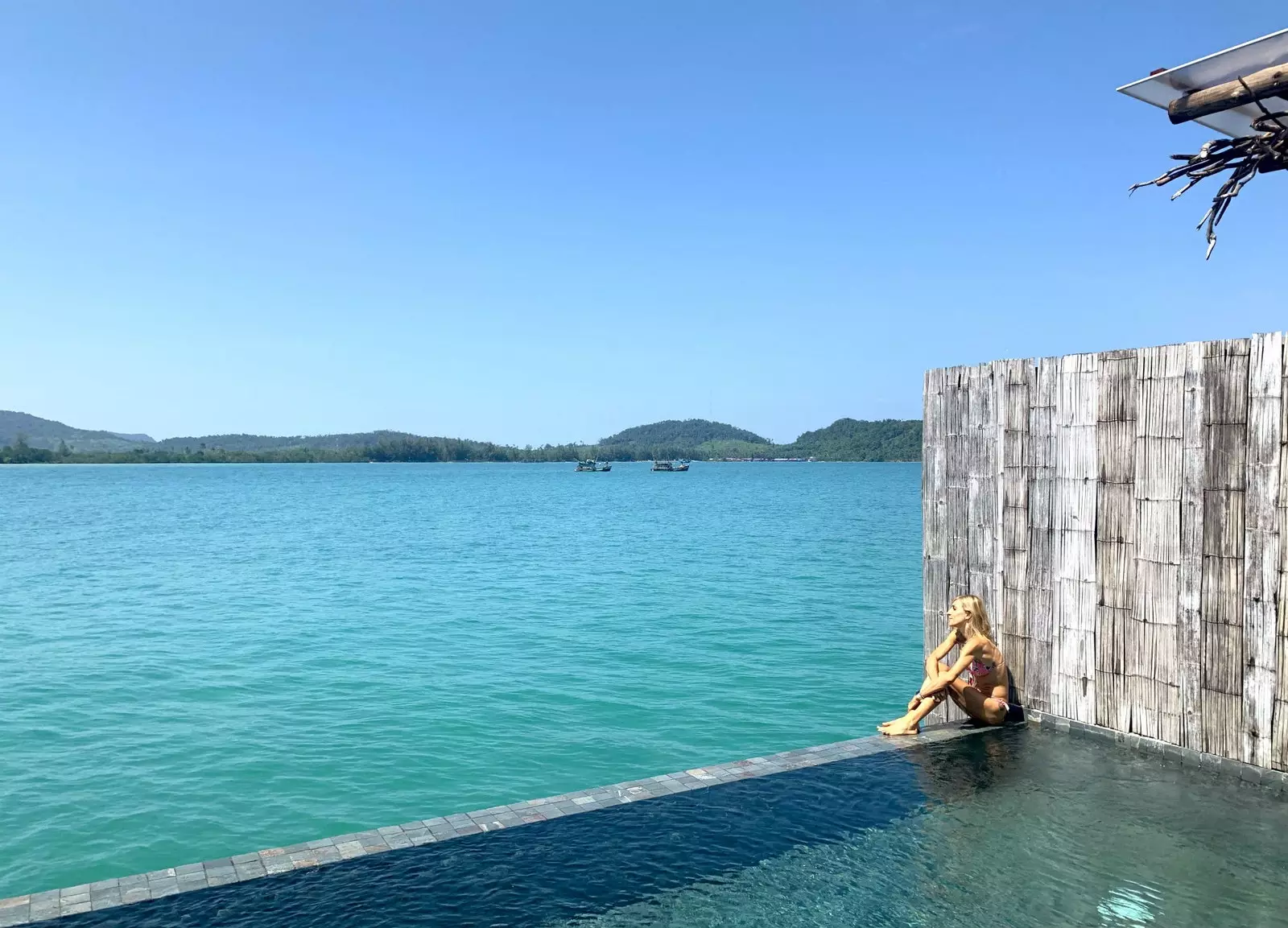 Kolam renang di salah satu vila peribadi di Song Sea.