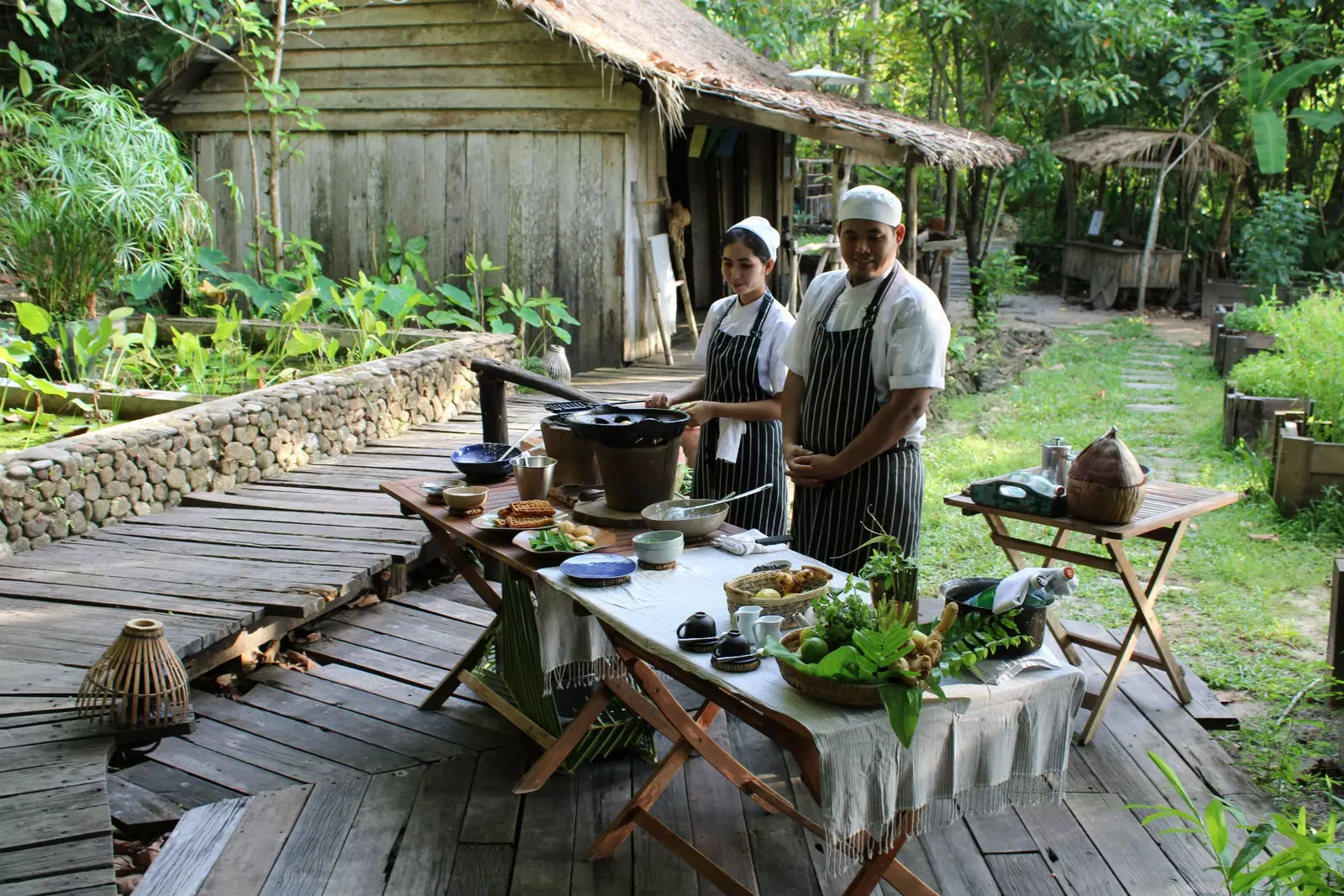 Den Hotel verdeelt seng Clienten ronderëm d'Insel wann et seng Destinatiounsdiner organiséiert.