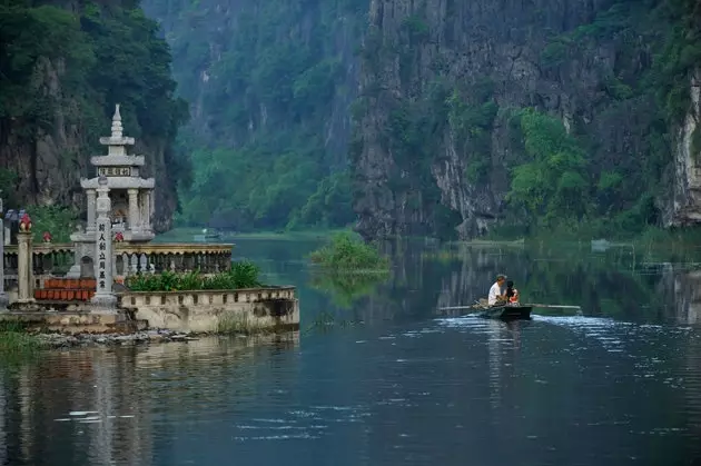 fíor-riachtanach Ha Long