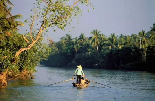 Đi thuyền trên sông Mekong