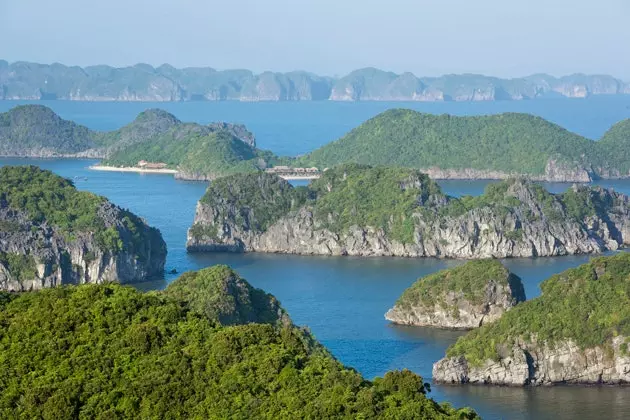 Halong-öböl a Cat Ba-szigetről