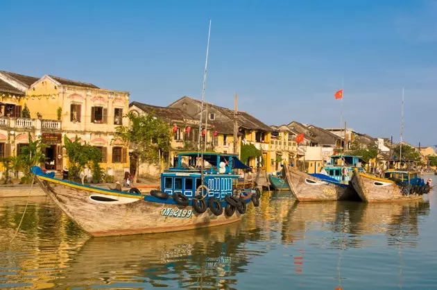 Hoi An ရှိ Thu Bon မြစ်ပေါ်တွင် လှေဖြင့်