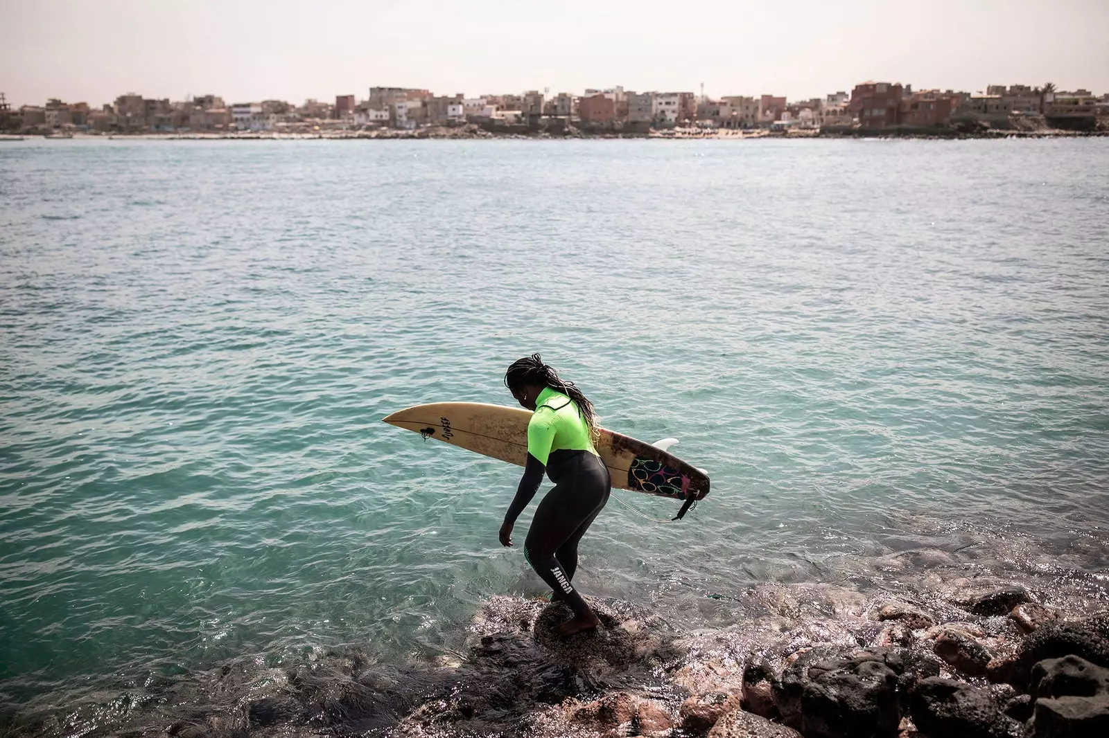 Khadjou Sambe prvá surferka zo Senegalu