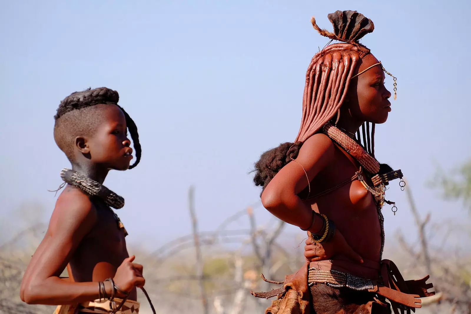 himba kabila mwanamke na mtoto