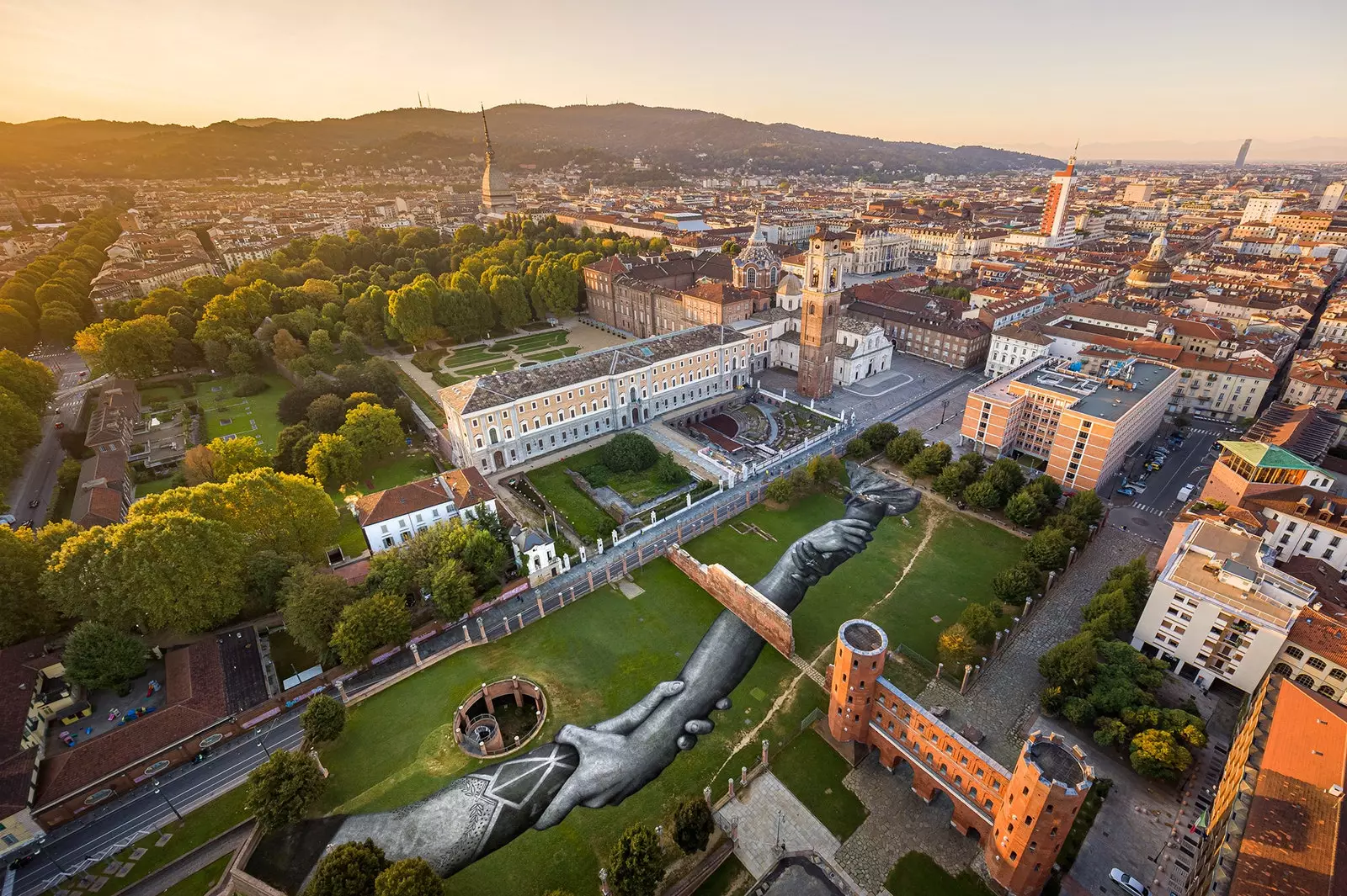 Ris Hänn vun Beyond Walls Turin Italien