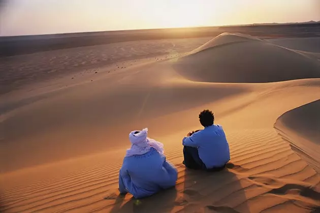 How to behave in the Sahara