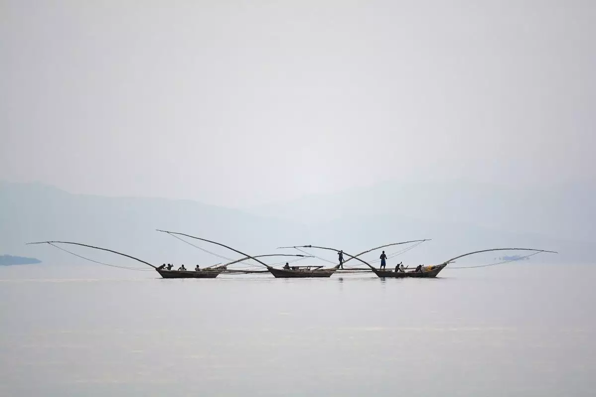 ルワンダのキブ湖の漁船。