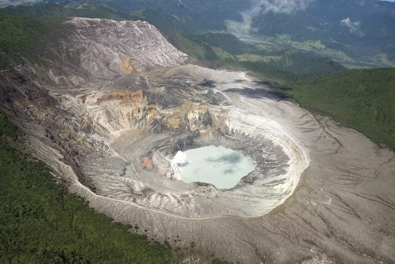 Pos Costa Rica Volcano