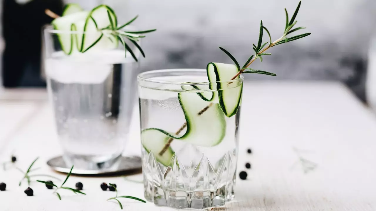 8 cocktails bil-gin minn madwar id-dinja li ma tistax titlef