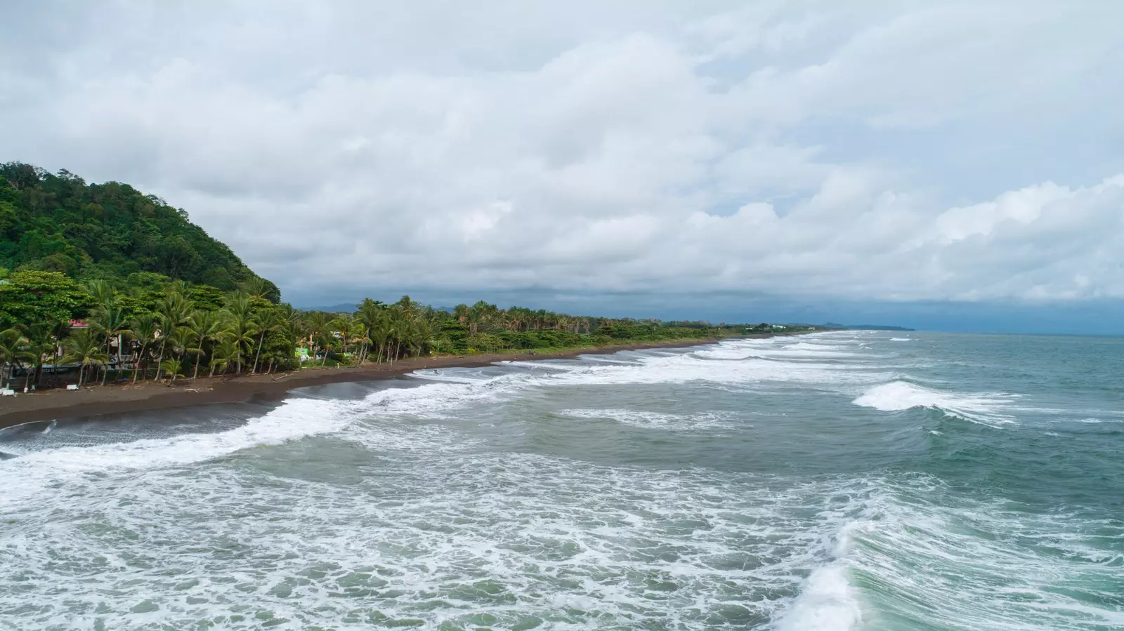 Seinn an cluiche Hermosa Guanacaste.