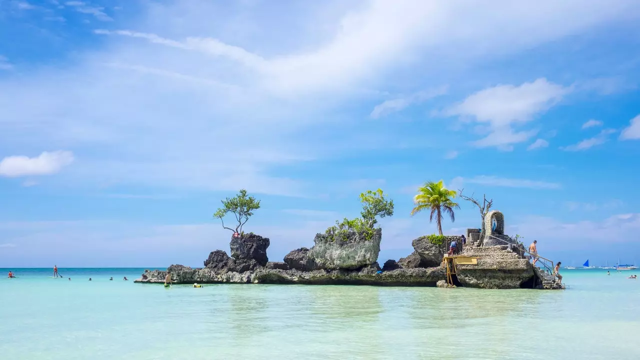 Pulau Boracay di Filipina dibuka kembali memberikan kesempatan bagi pariwisata berkelanjutan