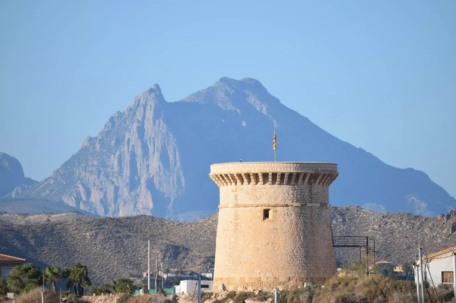 Torre de la Illeta, một biểu tượng của đô thị Alicante