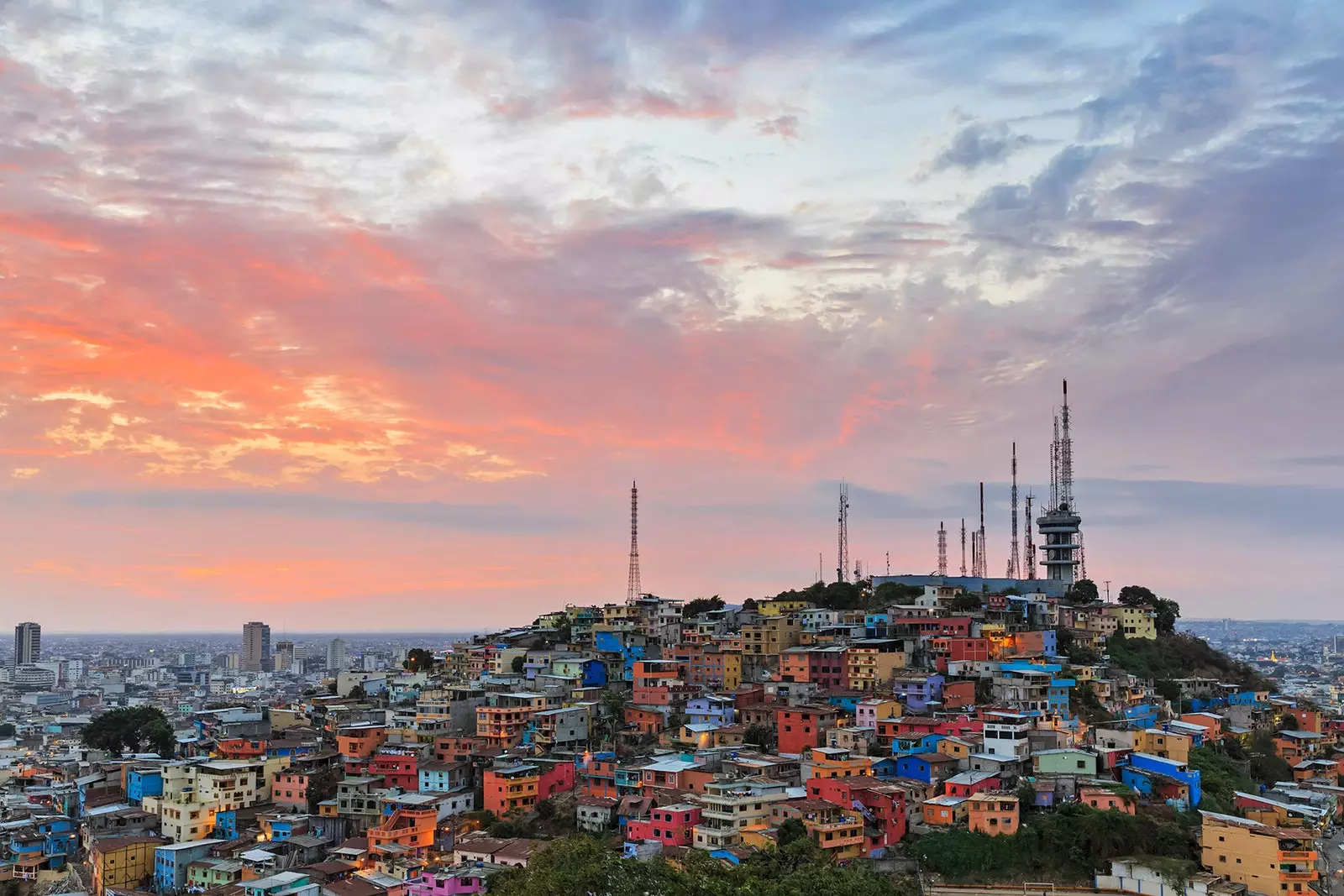 Guayaquil Ekvador rangi va issiqligining jozibasi