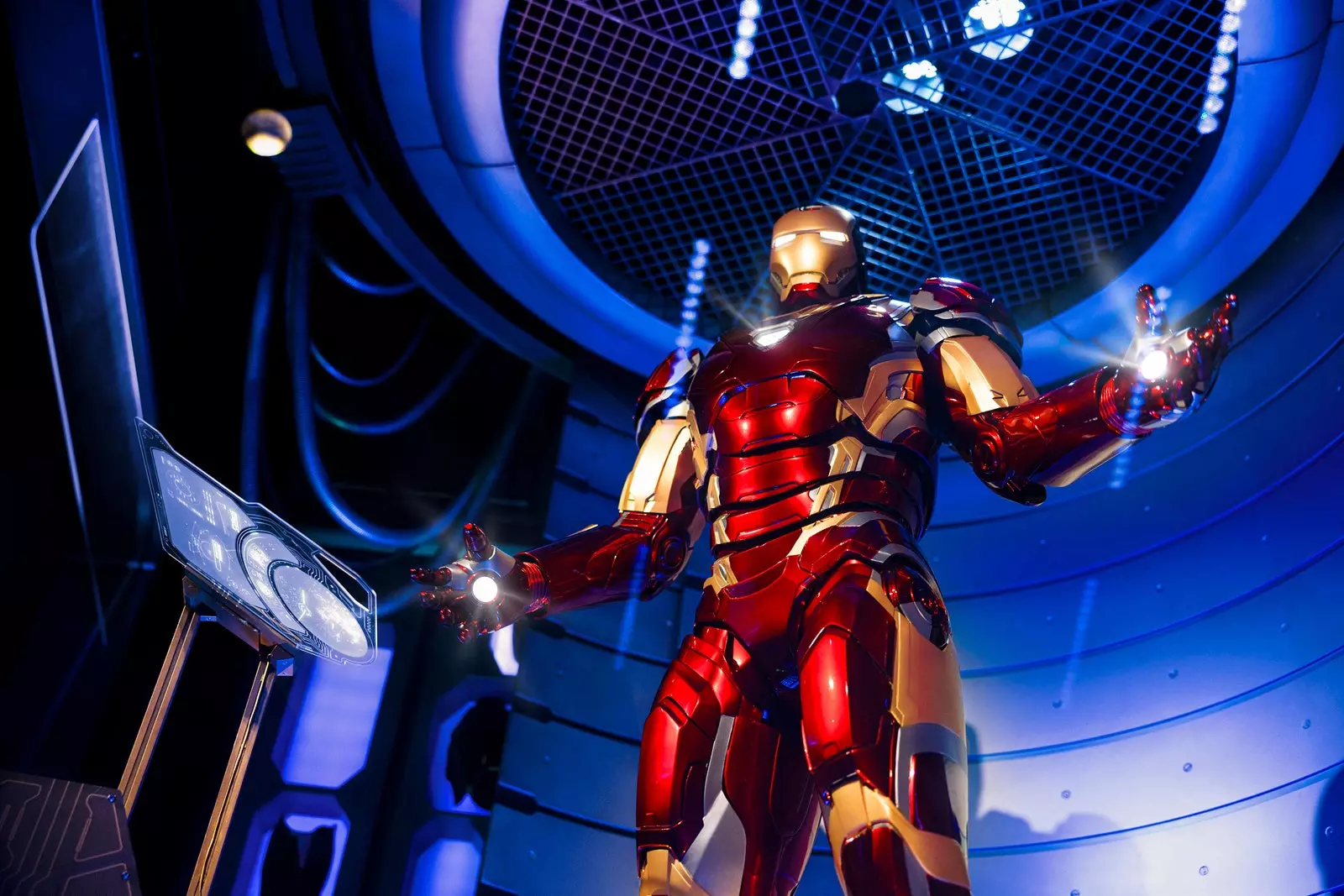 Animatronique Ironman à l'attraction Avengers AssembleFlight Force sur le Campus Avengers à Disneyland Paris.