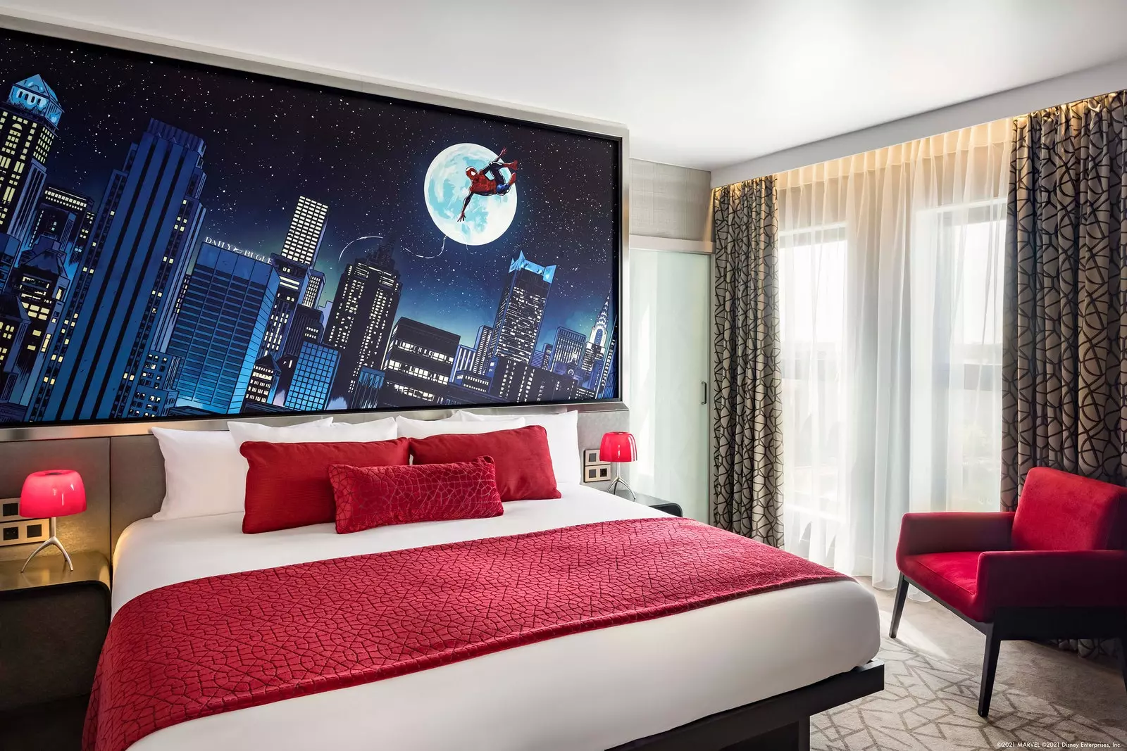 Disney's Hotel New York-da Hörümçək Adam Suite Disneyland Parisdə Marvel sənəti.