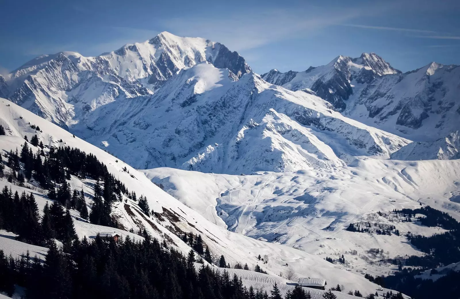 The landscape surrounding Albertville