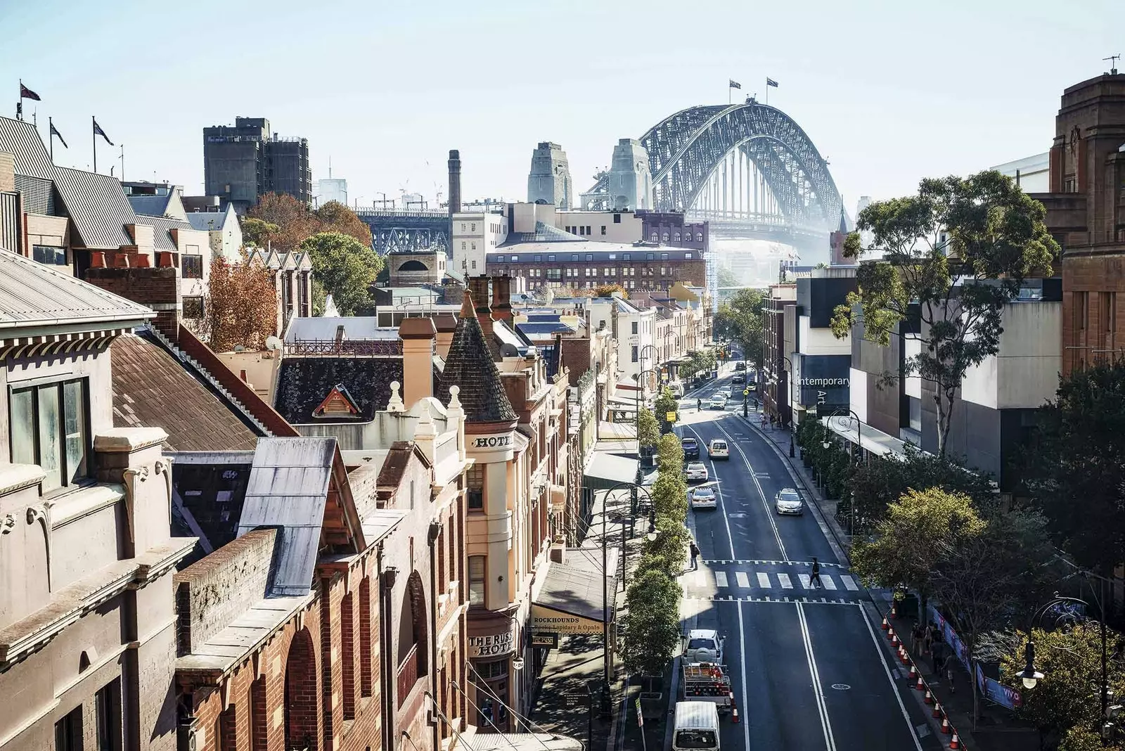 Barri de The Rocks amb el pont de Sydney al fons