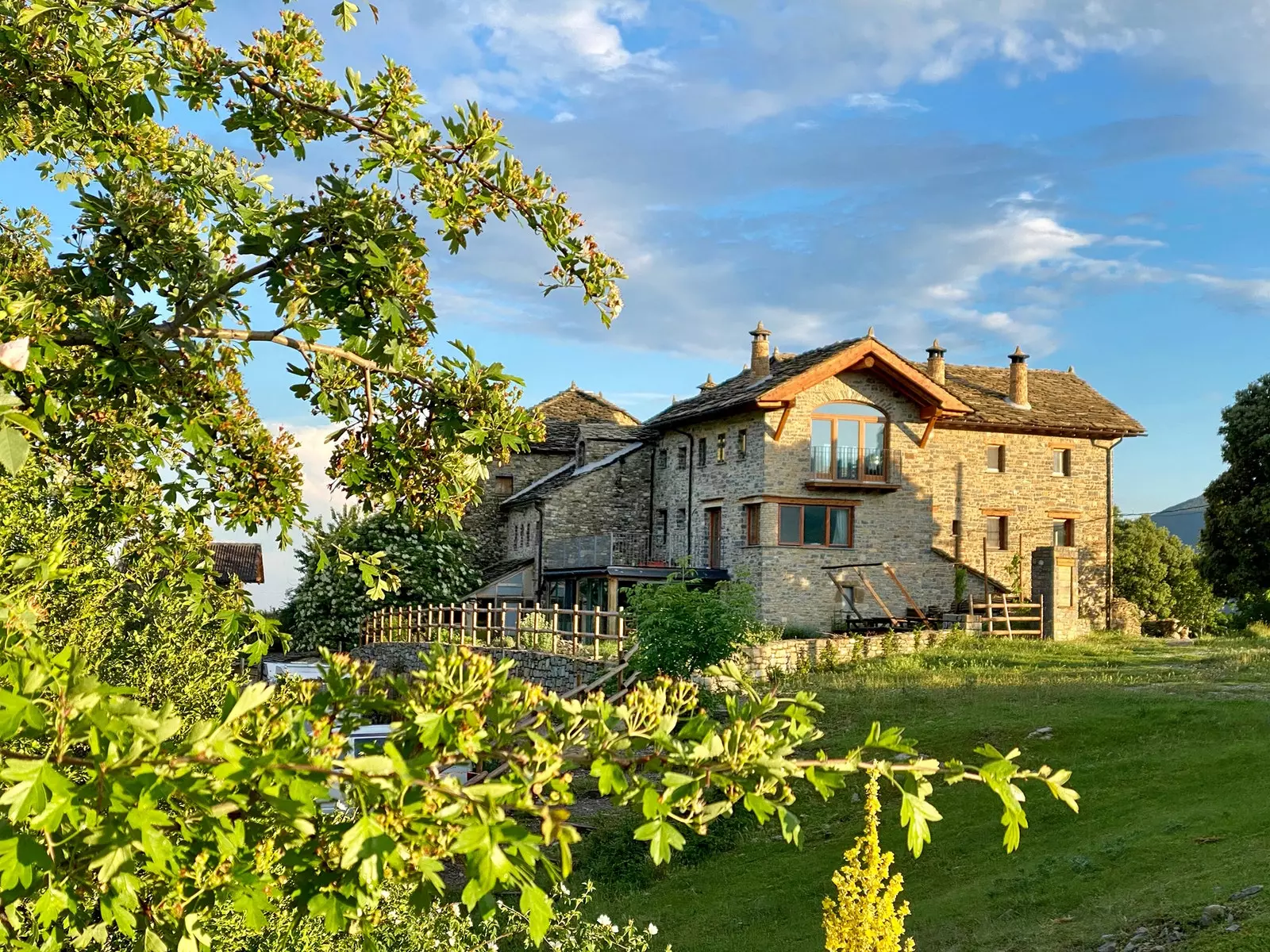 Casa Cuadrau Pyrenees Aragons joogaretriitti