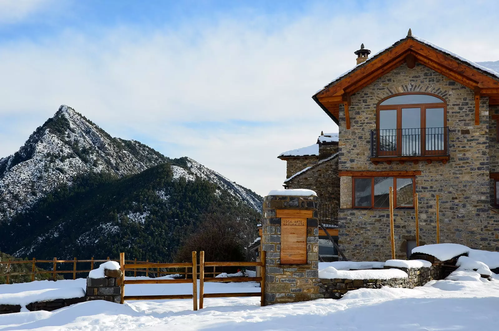 Casa Cuadrau Pyrenees aragons յոգայի նահանջ