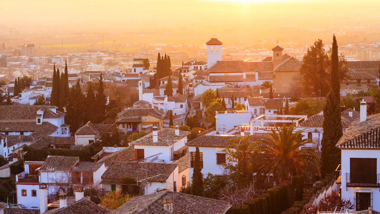 Eng Nasrid-Streck duerch d'Albaicín vu Granada