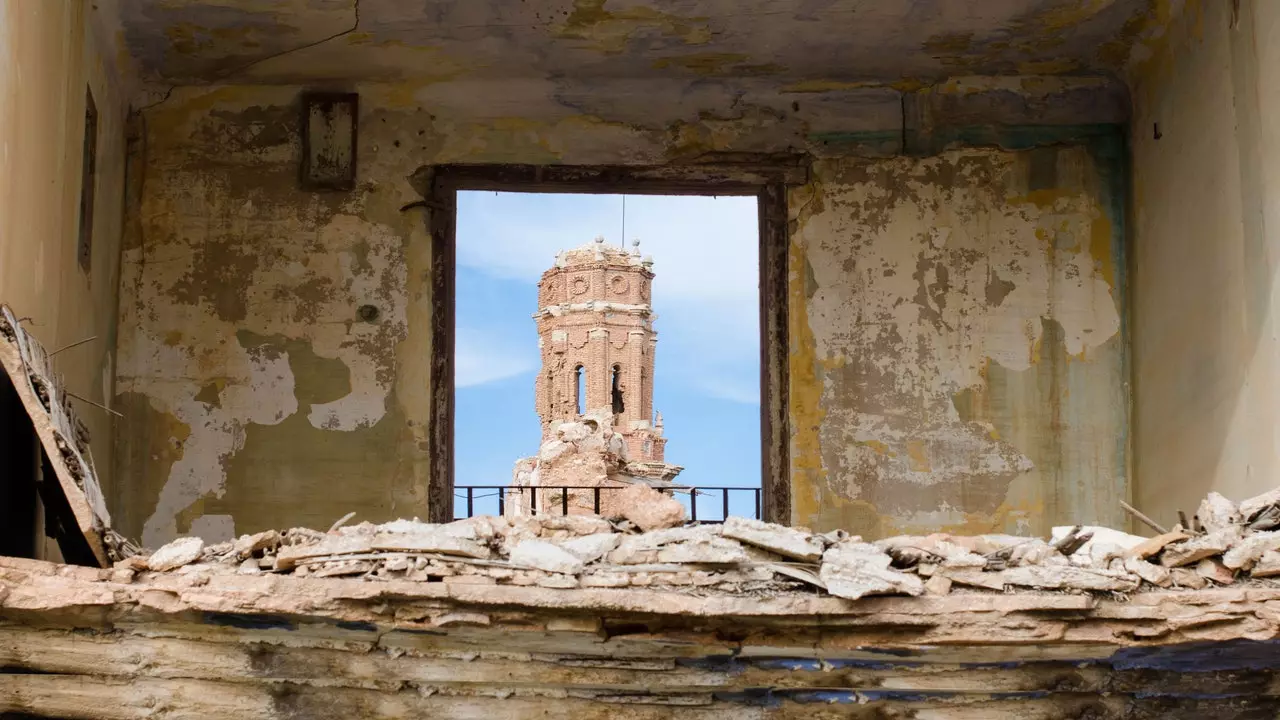 “Sirlar va Kubatlar” podkasti bilan suhbatlashing: tashlandiq shaharlar, paranormal hodisalar va turli afsonalar... hazil kalitida!