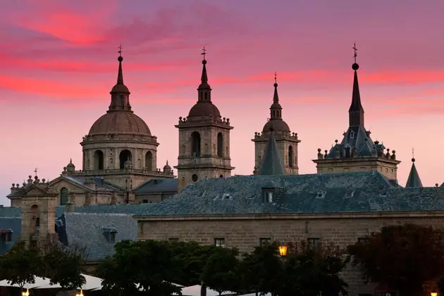 Monasteri ya El Escorial mojawapo ya makaburi maarufu zaidi nchini Hispania yenye mila ya siri inayojulikana kidogo.