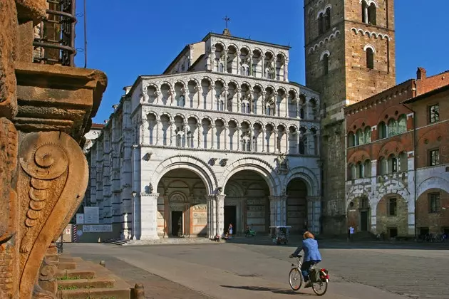 Lucca by bike the Tuscan Blue Summer