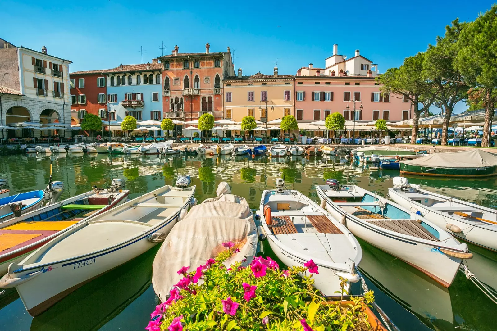 Is píosa farraige bréagach na hIodáile é Sirmione.