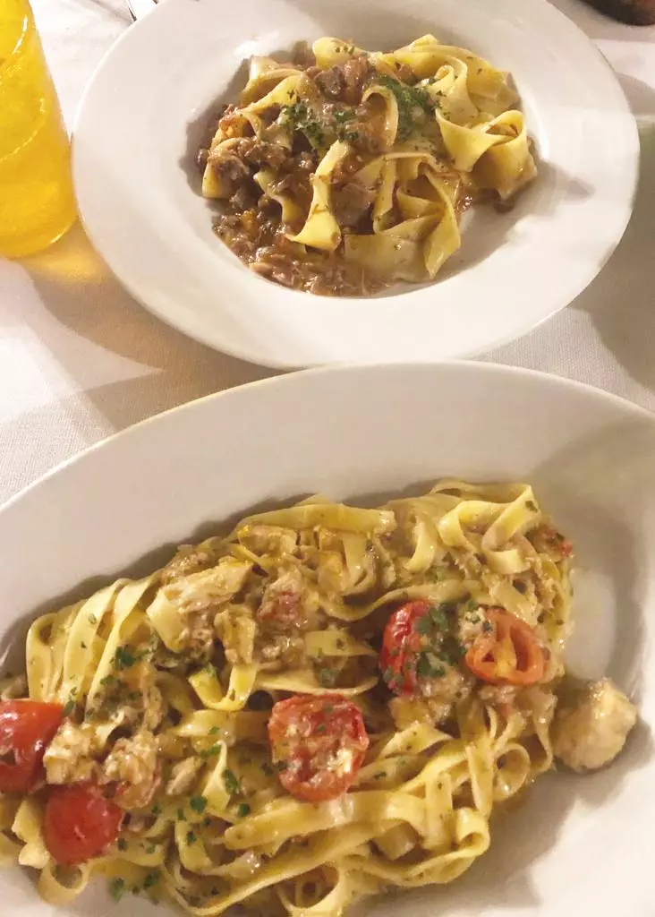 Hidangan pasta lezat di Trattoria Clementina.