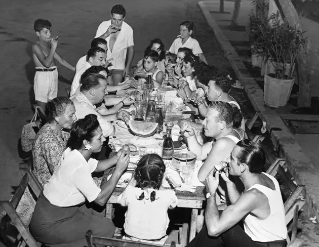 Ferragosto fermé pour les vacances ouvert pour une fête en famille